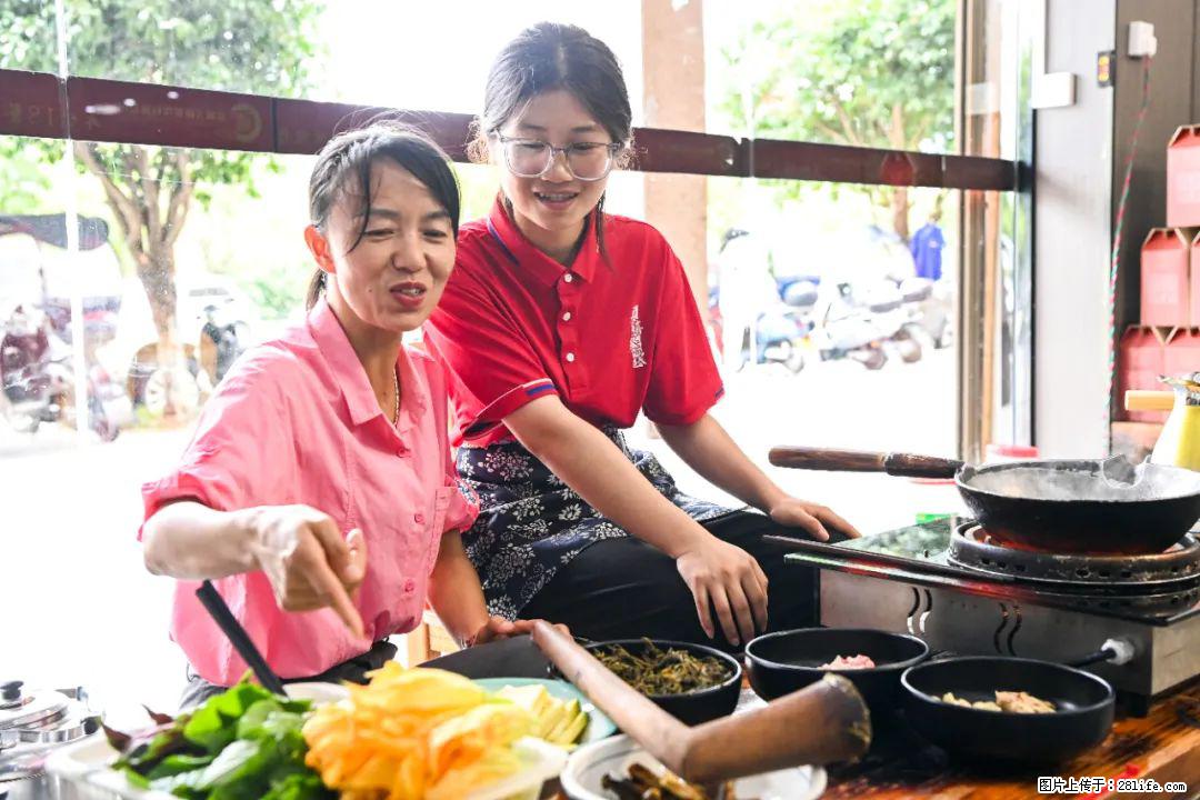 全网追的“扁担女孩”，找了一份暑假工，时薪12元 - 重庆生活资讯 - 重庆28生活网 cq.28life.net